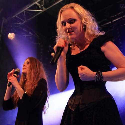 Kari Rueslåtten et Liv Kristine à l'occasion du concert de The Sirens à Paris, le 20 décembre 2014