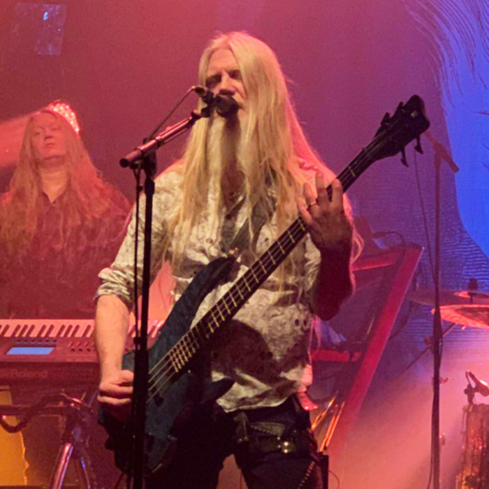 Marko Hietala sur la scène de La Machine, à Paris le 18 février 2020