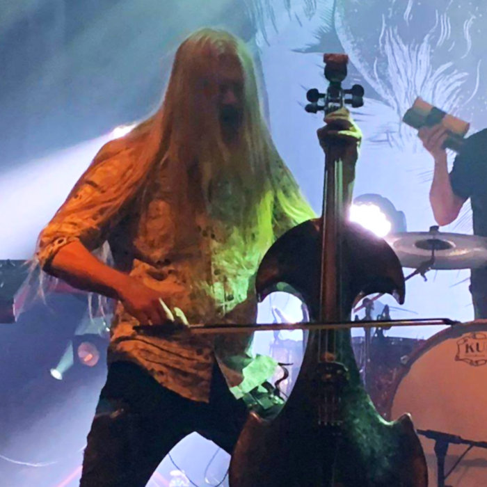 Marko Hietala sur la scène de La Machine, à Paris le 18 février 2020